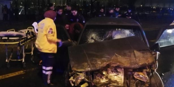 Başkent'te hırsız-polis kovalamacası kazayla bitti: 1'i polis, 2 yaralı