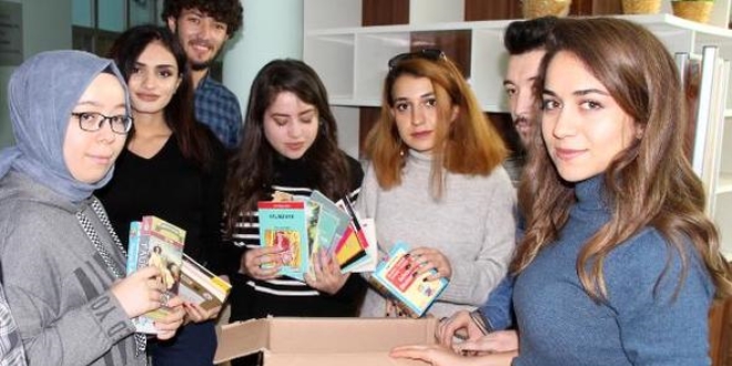 niversite rencilerinden Hakkari'ye kitap yardm