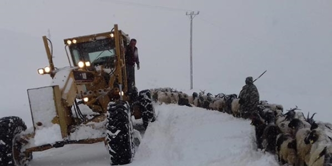 Youn kar ya yollar kapatt!