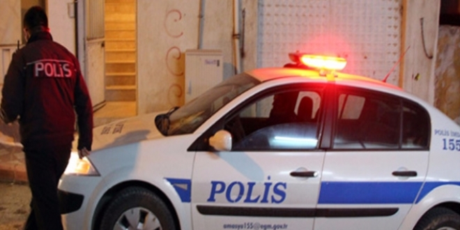 Boşanmak üzere olduğu eşini bıçaklayarak öldürdü