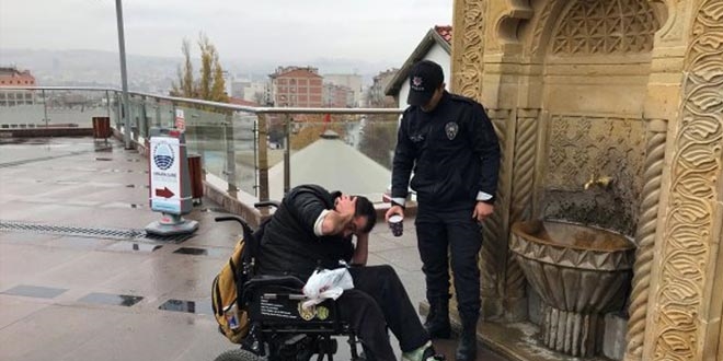 Emniyet müdüründen yardımsever polise teşekkür