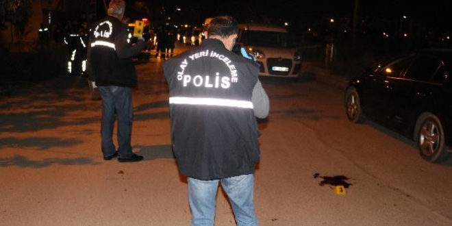 Sevgilisinin evinin önünde kafasına sıktı