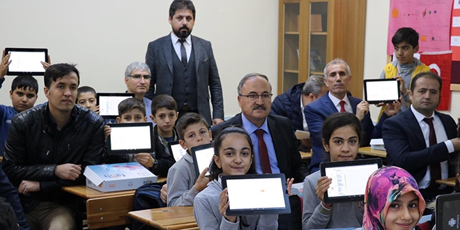 Adyaman'da okullara tablet datmlar balad