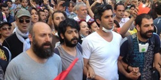 Sanatçıları geziye toplamışlar