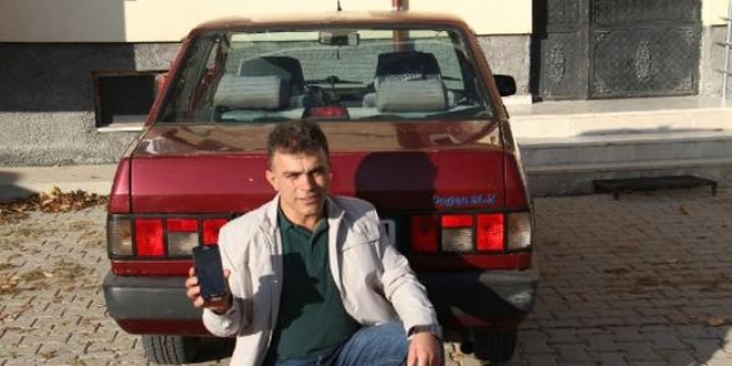 Diziden etkilenen memur otomobilini konuşturdu