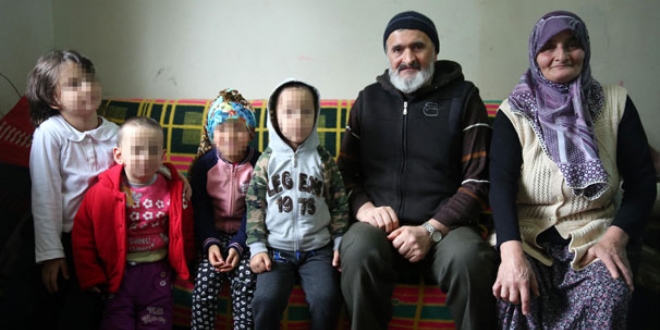 Babaları cezaevinde olan torunlarını yurda vermek istemyior