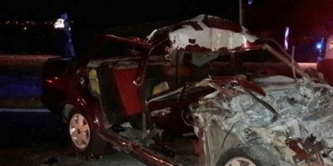 Kütahya'da otomobil kamyona çarptı: 1 ölü, 2 yaralı