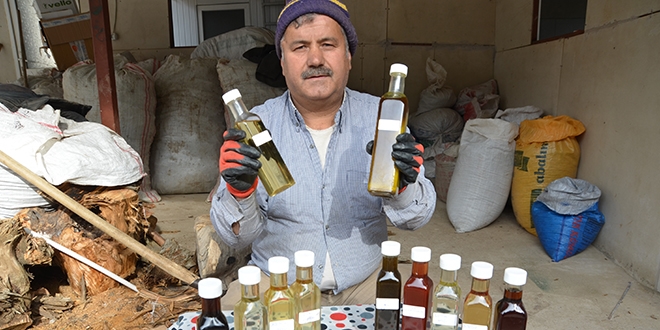Geçimini kekik, nane, defne yağı ile sağlıyor