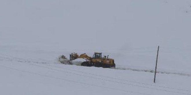 Hakkari'de 3 köy ve 13 mezra yolu ulaşıma kapandı