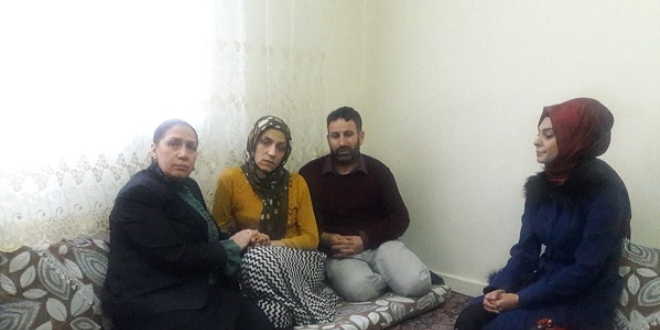 Oğlu dağa kaçırılan aileye, AK Parti'den ziyaret