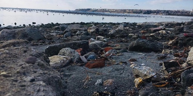 Silivri'de deniz suyu 25 metre çekildi