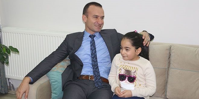 Milli Eğitim Müdürü, öğrencinin evine misafir oldu