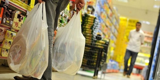 Plastik poşetleri ücretsiz verenlere ceza