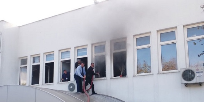 Akdeniz Üniversitesi'nde korkutan yangın