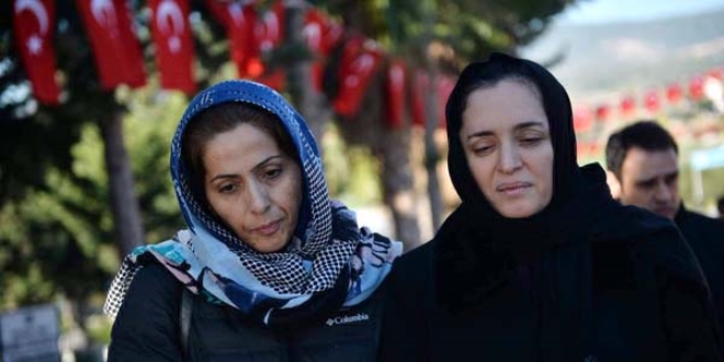 Altuğ Verdi'nin ailesi ve yakınları Mersin'deki mezarını ziyaret etti