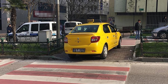 Taksiciden tepki çeken hareket