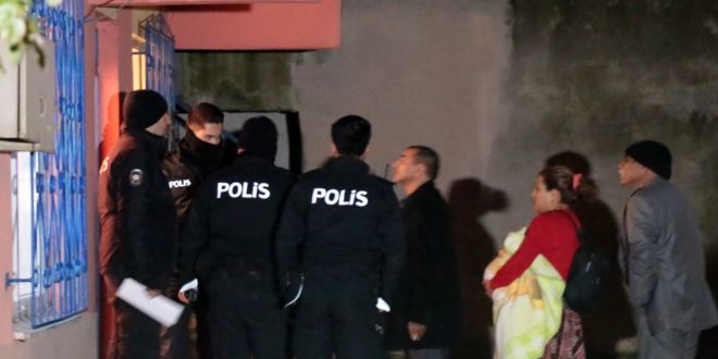 18 yaşındaki genç kız amcasının evinin önünde ölü bulundu