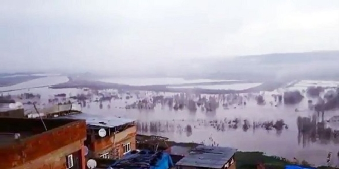 Dicle Nehri'nde su 4 metre yükseldi, Hevsel Bahçeleri'ni su bastı