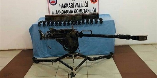 Hakkari'de doçka silahı ve mühimmat ele geçirildi