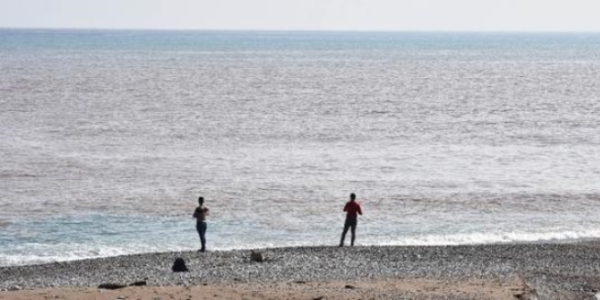 Antalya'da yağmur suları nedeniyle denizin rengi değişti