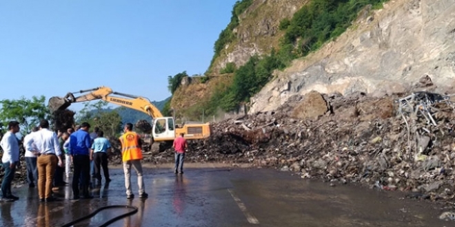 Artvin-Hopa kara yolu ulaşıma kapandı
