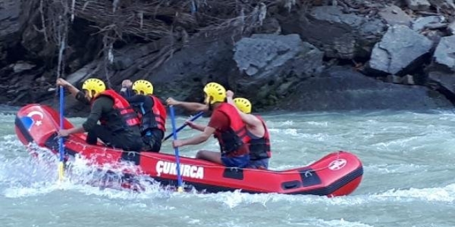 Zap Suyu'nda rafting heyecanı