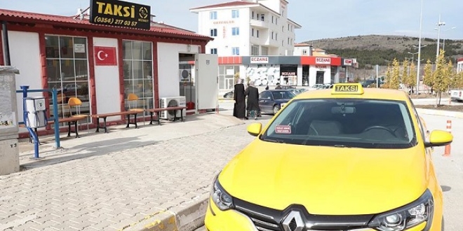 Kaçırıldığını zannederek taksiden atlayan kadın ağır yaralandı