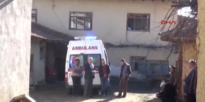Uşak Valisi şehit evini ziyaret etti