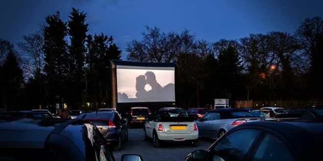 En uzun gecede 'arabalı sinema' etkinliği
