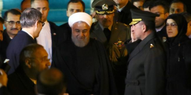 Erdoğan, İran Cumhurbaşkanı Ruhani'yi resmi törenle karşıladı