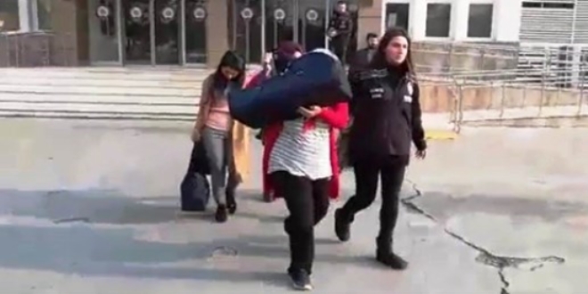Dolandırıldıklarını düğün davetiyelerini görünce anladılar