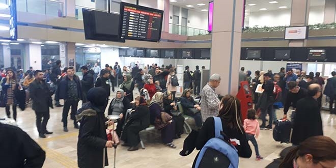 Adana'da uçak seferleri iptal edildi