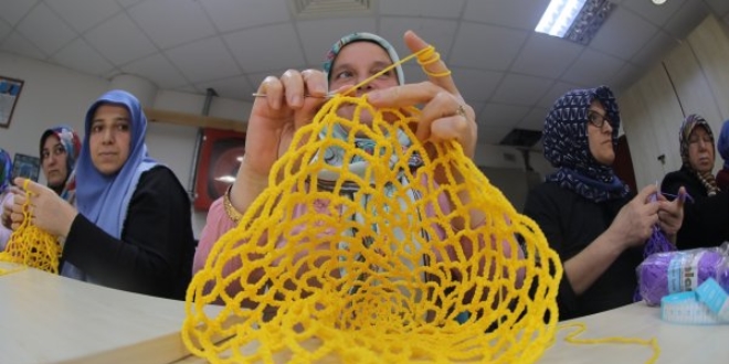 Plastik poşet yerine rengarenk fileler