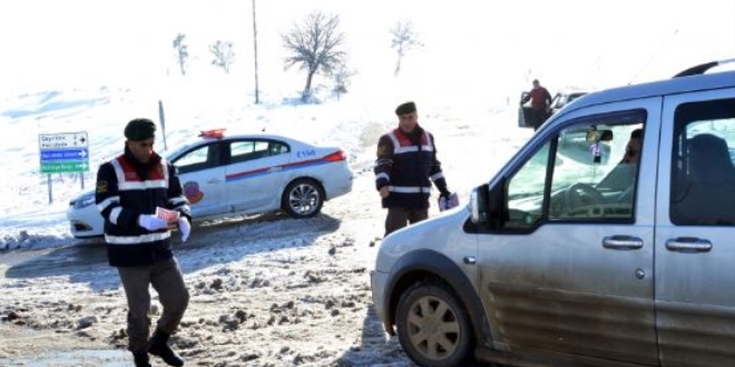 Jandarma'dan kış lastiği uygulaması