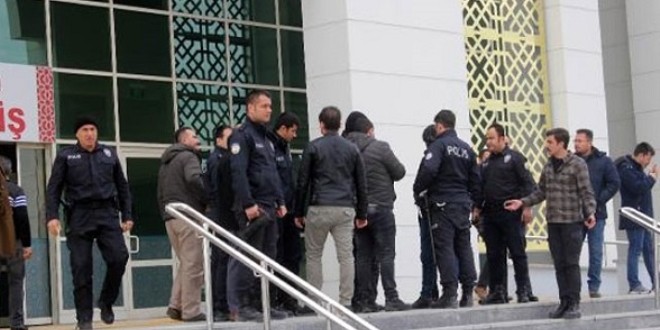 Tecavüz davası öncesi mahkeme salonu önünde kavga: 2 yaralı