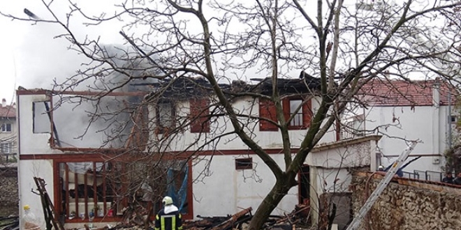 Safranbolu'da 170 yıllık konak küle döndü