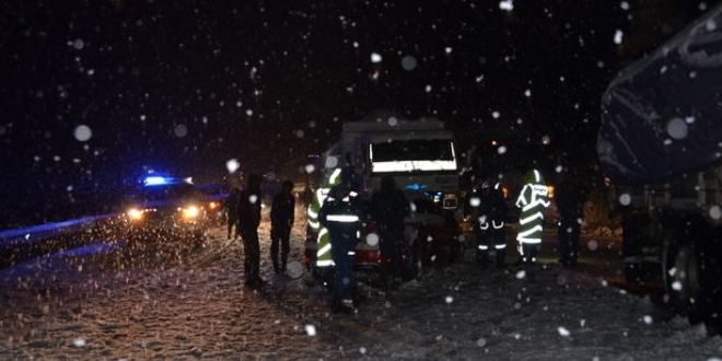 Samsun-Ankara karayolunda ulaşım güçlükle sağlanıyor