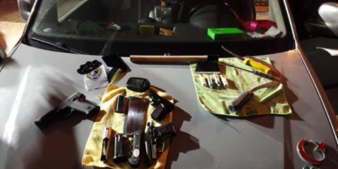 Şüphe üzerine durdurulan otomobilden cephanelik çıktı