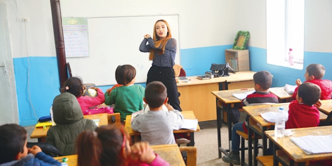 Dou'da grev yapan retmene dolgun maa yksek kdem