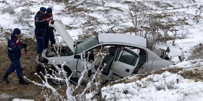 Ankara'da otomobil şarampole devrildi: 2'si imam, 3 ölü