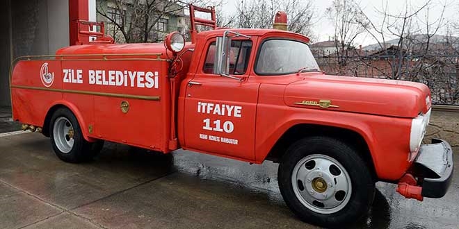 1957 model itfaiye aracı ilk günkü gibi duruyor