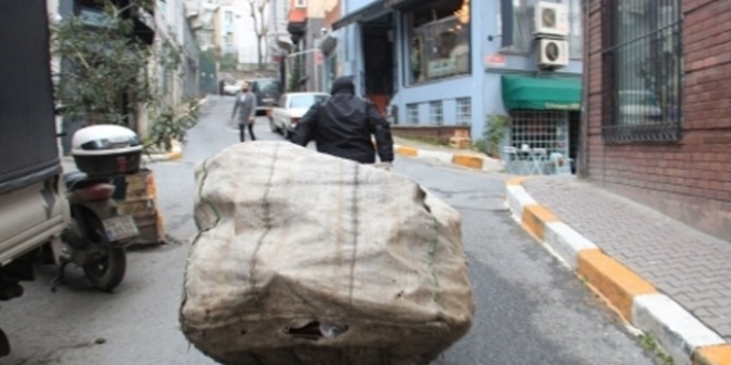 Üniformalı kağıtçılar geliyor