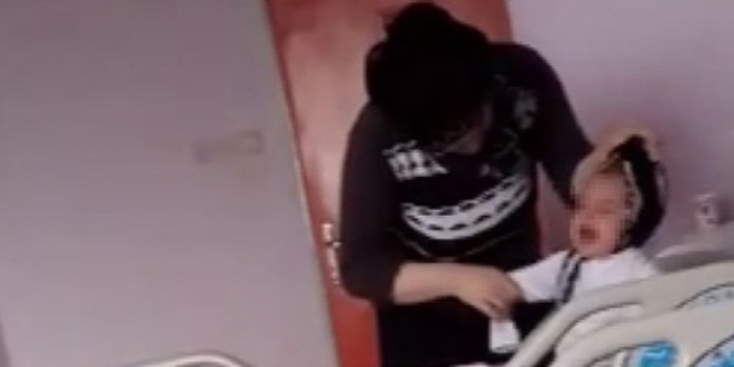 7 aylık hasta bebeğine şiddet uyguladı
