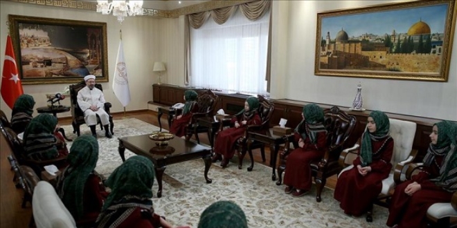 Prof. Dr. Erbaş, robot yarışmasının 'en popüler takım'ını kabul etti