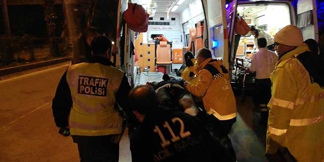 Kazaya olay yerinden geçen 112 ekibi müdahale etti