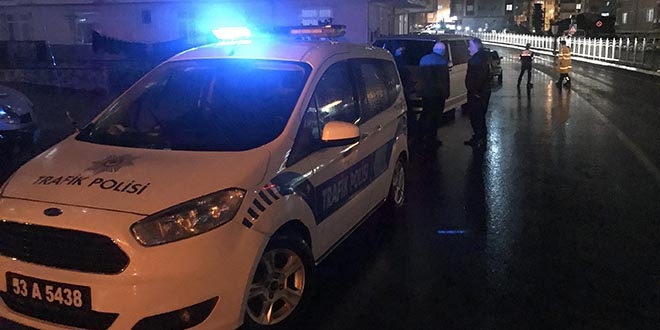 Minibüsün çarptığı öğretmen öldü, müdür yard. yaralı