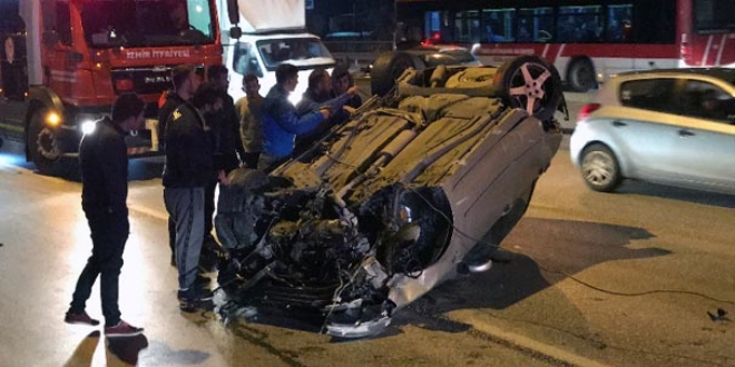 Makas attığı kazada otomobiller hurdaya döndü