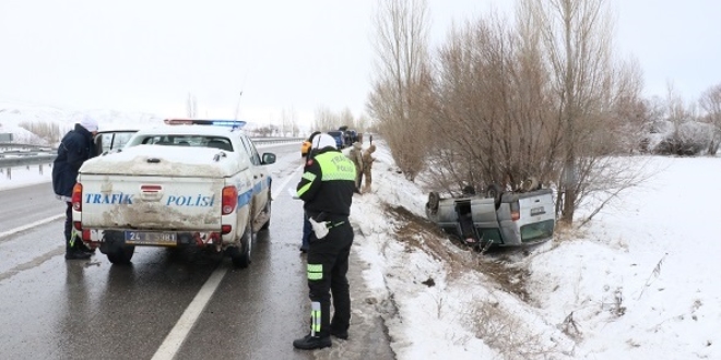 Cenaze yolunda trafik kazas: 4 yaral