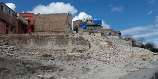 Uyuşturucuyla mücadele kapsamında metruk binalar yıkılıyor