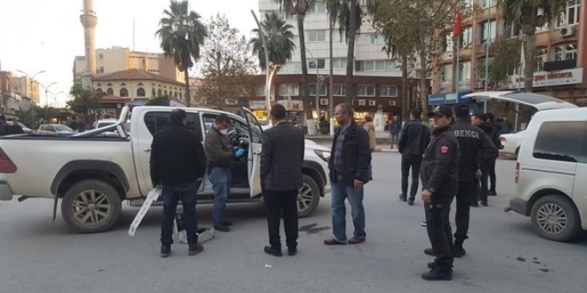Taş atıp 300 bin lirayı çaldılar
